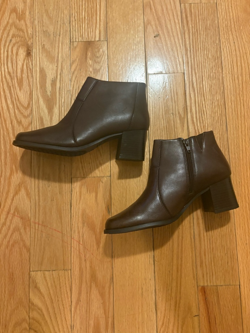 Thom McAn Brown Block Heel Leather Ankle Boots size 8 Wide